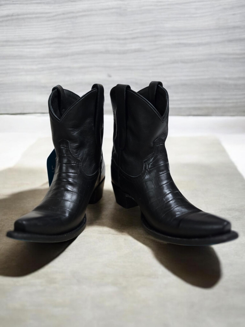 Womens Croc Embossed Shortie Boots By Lane. Size 8 NWT